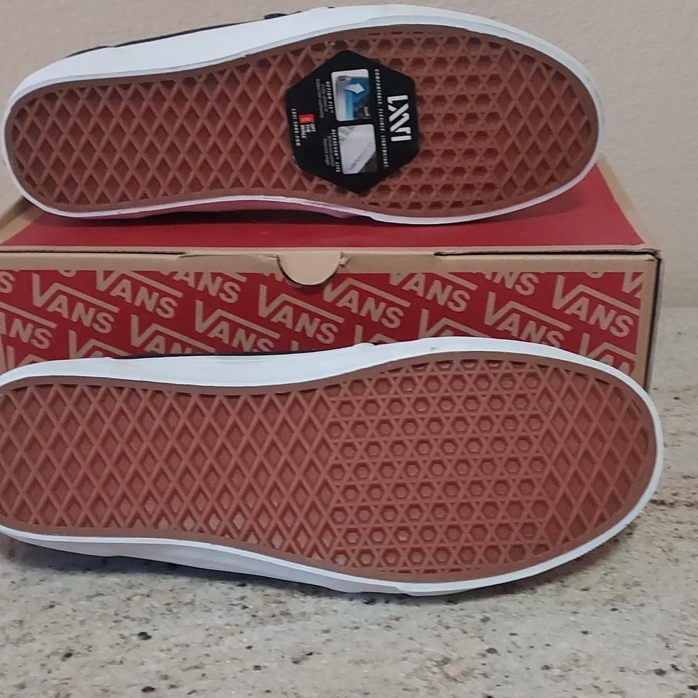 NEW- Van's- Off The Wall- LXV1. Action Fit & Ultra Cushion - Lite. Size-12 - Picture 3 of 8